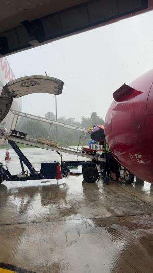 Hujan Badai  #short #maafberisikHUJAN #Badai #hujan banjir tetep gas poll #pesawat