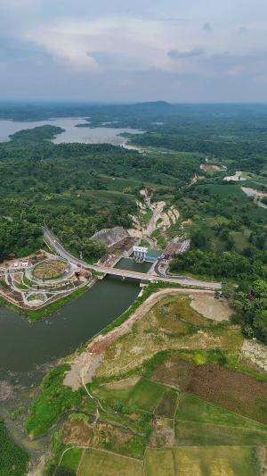 Panorama keindahan alam Bojonegoro .., jan cakep banget lurrr #drone  #dji #djimini4pro  #bojonegoro #bendungan #gongseng #wadukpacal #jedam