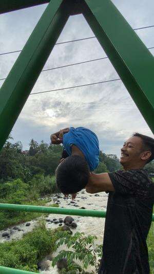 Menikmati suasana pagi