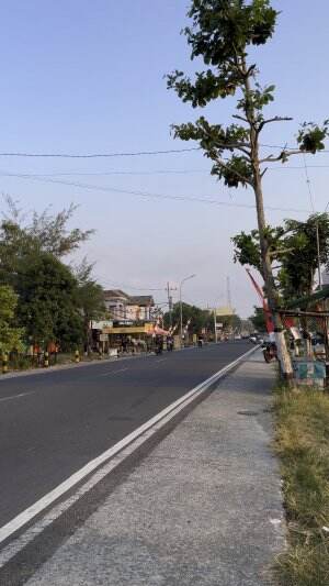 Suasana sore hari di jalan ngumpakdalem - Bojonegoro #jedamergawe #Bojonegoro  #fyp  #RCTIPlus  #HOTrctiplus  #RCTIoke  #rctiofficial 