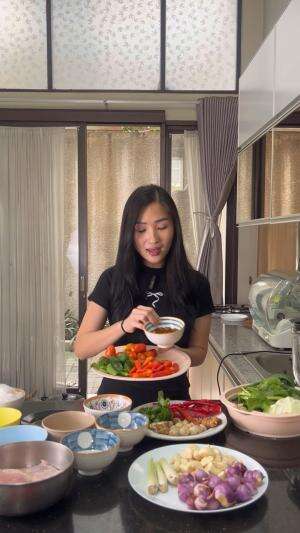 Sate pedas manis berpadu dengan segarnya urab sayur-perpaduan rasa yang nggak pernah gagal #onlineauditionmci137