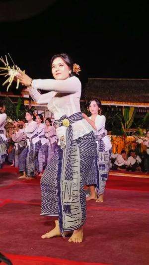 Tari Rejang Rebong Lilit