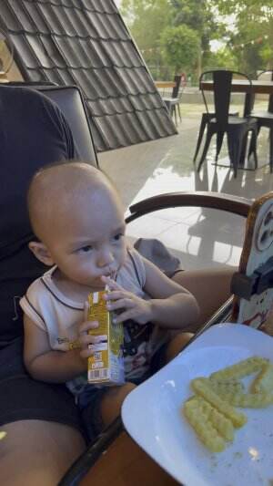 Bebelac selalu dibawa kemanapun hihi doyan banget soalnya