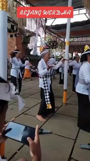 Tari Sakral Rejang Werdhi