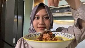 "Aku datang ke MasterChef bukan cuma bawa resep – tapi juga harapan, ide bisnis, dan semangat cari teman satu frekuensi. Semoga dapur ini bu