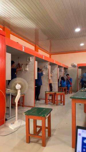 Praktek instalasi penerangan listrik.rangkaian saklar tukar #Bentuk instalasi listrik 