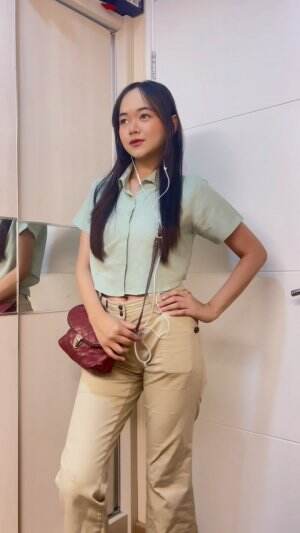 outfit hari ini: green + red theory