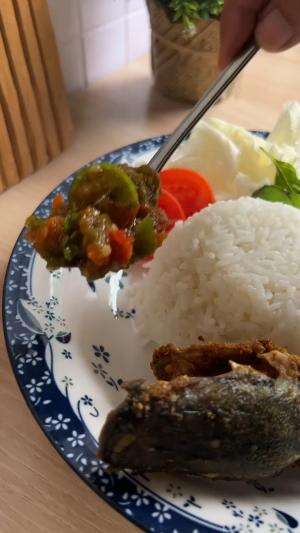 MENU MASAKAN RUMAHAN SIMPLE
“Pecel Lele Rumahan”
#Cooking #inspiration #Menumasakanrumahan #Tips #Trik #Idejualan #ummuhusna