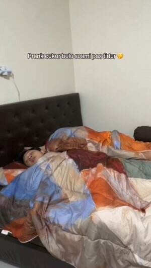 prank cukur bulu kaki suami pas tidur