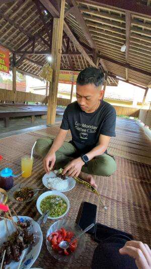Makan dulu 