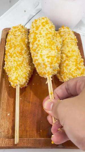 Hayo loo.. siapa nih yang kue kering lebaran kemarin gak habis-habis? Kalau udah bosen bisa nih buat cemilan kaya gini dirumah