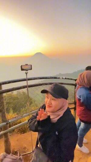Keindahan Golden sunrice siunir dari dataran tinggi dieng #dieng #sikunir #plateau #Wonosobo  #Banjarnegara  #JawaTengah  #RCTIPlus  #rcti  