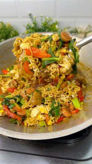 MENU MASAKAN RUMAHAN SIMPLE
“Mie Instant Nyemek”
#Cooking #inspiration #Menumasakanrumahan #Tips #Trik #Idejualan #ummuhusna