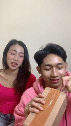 Lucu bgt dia yg mau riview mala ga paham 🤣🤣🤣