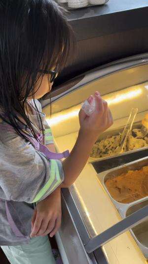 Jajan ice cream dulu biar gak oleng 🤌🏻  #IceCream #dessert  #ngemil 