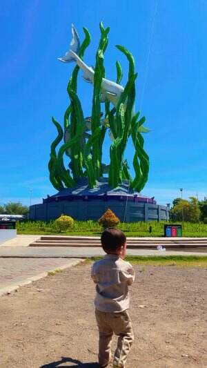 Bermain layang-layang di sekitar pantai kenjeran dan di taman Surabaya🥰