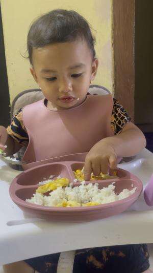 Makan sama telur aja lahap hehe maaf ya nak uma lagi males masak  #NooraKhadijahAlKhered  #masyaallahtabarakallah  #creatorpro  #RCTIPlus  #