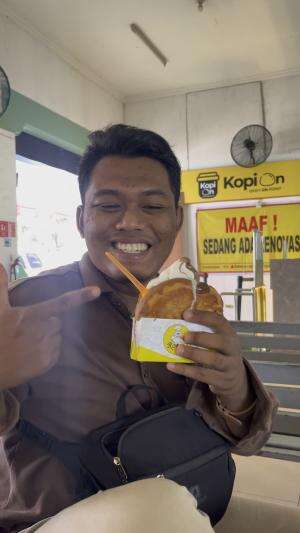 Es krim di campur roti enak banget dong pastinya hihihi 😍 #rotioviral #rotioicecream #enak #jedamergawe  #fyp  #RCTIPlus  #HOTrctiplus #RCTI