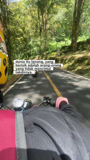 dunia terlalu berisik untuk saya yang hening.