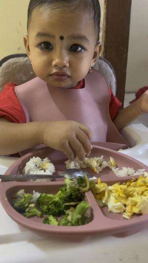 Sarapan Noora pagi ini pake nasi lauknya scrambell egg & brokoli teri 😍 #NooraKhadijahAlKhered  #masyaallahtabarakallah  #sarapanpagi  #RCTI