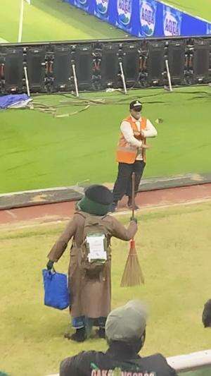 Jojo sang maskot persebaya ROAD TO MEKKAH