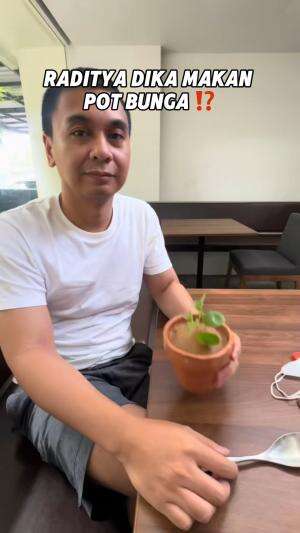 makan pot bunga sama ulekan tiba-tiba ketemu artis