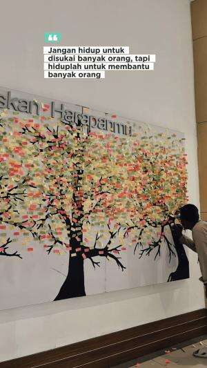 Jangan hidup untuk di sukai oleh orang, tapi hidup lah untuk bermanfaat bagi banyak orang #quotes  #motivasi  #Semangat  #gigih  #kerja #Ker