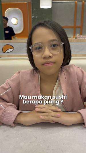 Ada yang bisa hitung gak kita habis berapa piring ?  #sushi #kuliner 