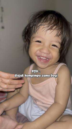 Makin hari makin gemesiin aja nih ndul ,, ayok onty angkel kita main hompimpa 😍 #bayigemas #bayilucu #bayiajaib