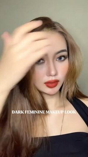 Huahhhh next bikin looks apalagi yaaa?!! Hehe please kasih tauu #darkfemininemakeup #makeup #beauty #chikaaprlaa