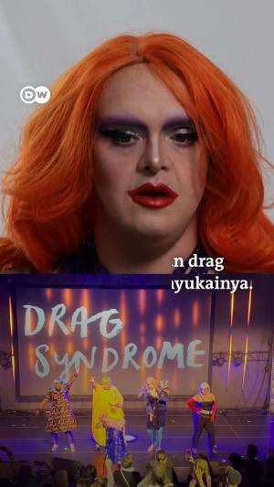 Seniman drag dengan Down syndrome