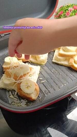 Yuk bikin bukaan super simple ini Roti Panggang Pisang Keju.. 