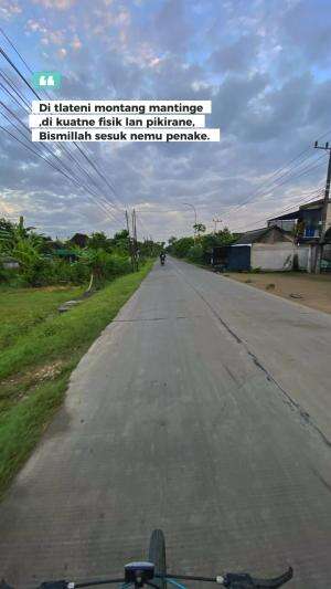 Di tlateni, montang mantinge awak, di rasakne polah ee awak nganti ngesuk bakalan ngucap Alhamdulillah #quotes  #motivasi #semangat #gigih #
