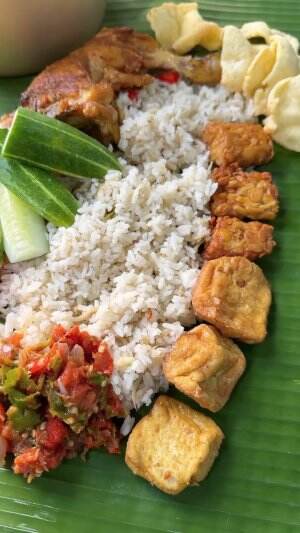 MENU MASAKAN RUMAHAN SIMPLE
“Nasi Liwet Rumahan”
#Cooking #inspiration #Menumasakanrumahan #Tips #Trik #Idejualan #ummuhusna
