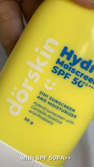 ma fav sunscreen from @dorskin_id yang udah 2in1 sama moist jadi gaperlu berlayer layer lagi deh, u must try this!!! ☀️🤩

#dorskin 