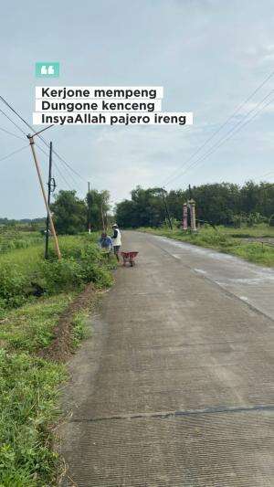 Kerjone mempeng, Dongane kenceng, insha allah pajero ireng hehehe #quote #semangat #motivasi #sukses #kerja #kerjakeras #gigih #jedamergawe 