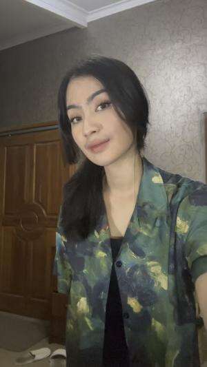 IDOL_XIV SYAHLA QUEENA 25 TAHUN BANDUNG ALWAYS REMEMBER US THIS WAY