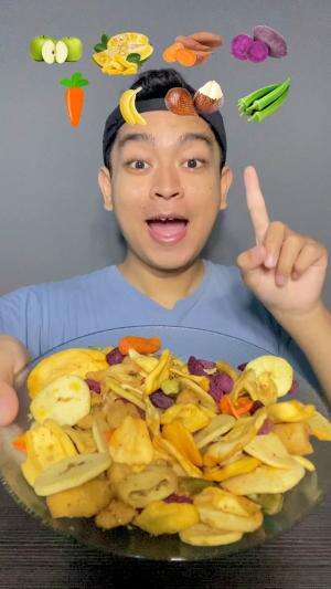 Makan emoji apa lagi ya?  #mukbang #food 