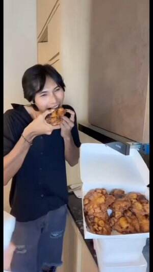 pisang goreng pinkan mambo keras atau lembut seperti surga?