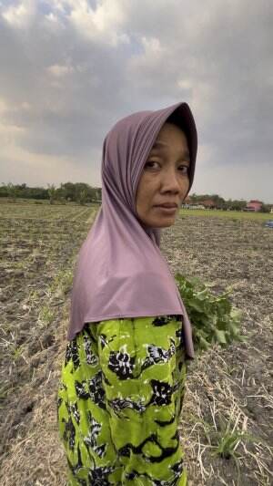 Ehmmmmm kaloq ke sawah jangan lupa pakai parfum ya guys hehehe #konten #viral #pedesaan #jedamergawe #fyp  #RCTIPlus  #HOTrctiplus  #RCTIoke