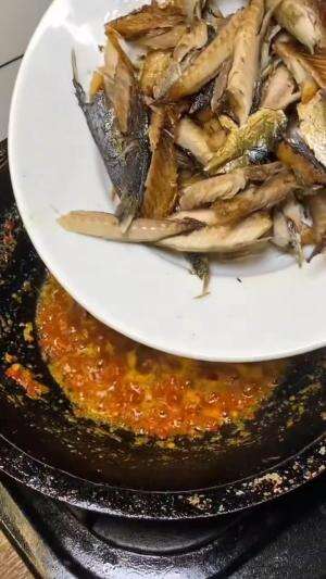 MENU INI BIKIN NAFSU MAKAN MENINGKAT NIH FI KELUARGAKU, NAH KALAU KALIAN MENU APA YANG BIKIN NAMBAH NASI TERUS?? 