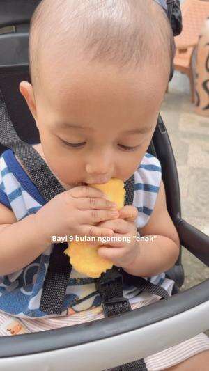 When you punya baby baru umur 9 bulan udah bisa bilang “enak” 🤣🤣🤣