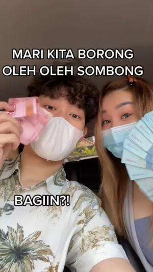 setelah 5 tahun yg lalu viral akhirnya aku baru bisa cobain oleh-oleh sombong ini sekarang