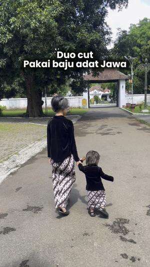 Udah cocok jadi orang jawa belum nih ?  #kakakadik 