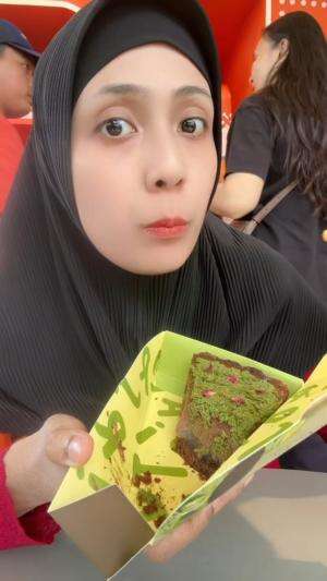 kue tanah kuburan bocil ireng 