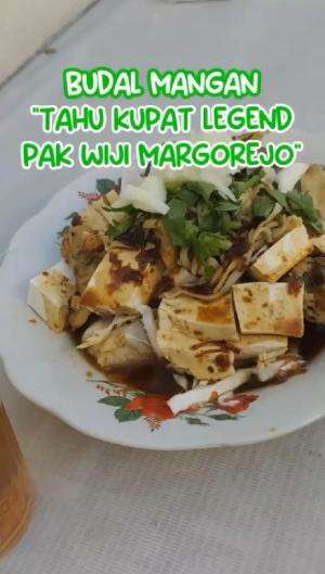📍 Lagi di Margorejo? Yuk, cobain Tahu Kupat legendaris Pak Wiji! 😋

Udah jualan dari tahun 1982, rasanya tetep nendang banget! Lokasinya ada