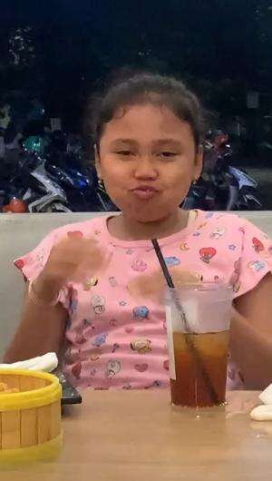 Serakah banget makannya 