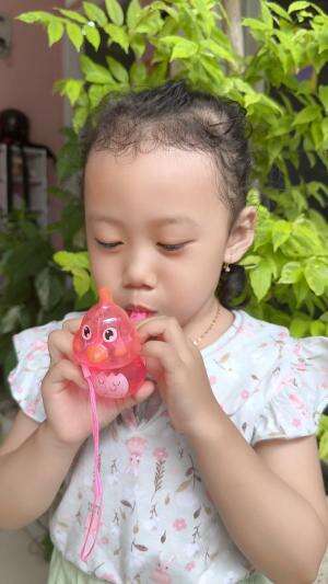 Ternyata alat ini bisa untuk terapi agar anak lancar berbicara lho.
