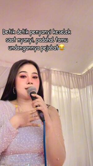 PENYANYI KESELEK SAAT NYANYI DI ACARA PEJABAT😂🤦‍♂️