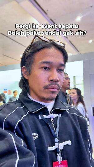 Bagi sepatunya dong ☺️ #sepatu #sendal